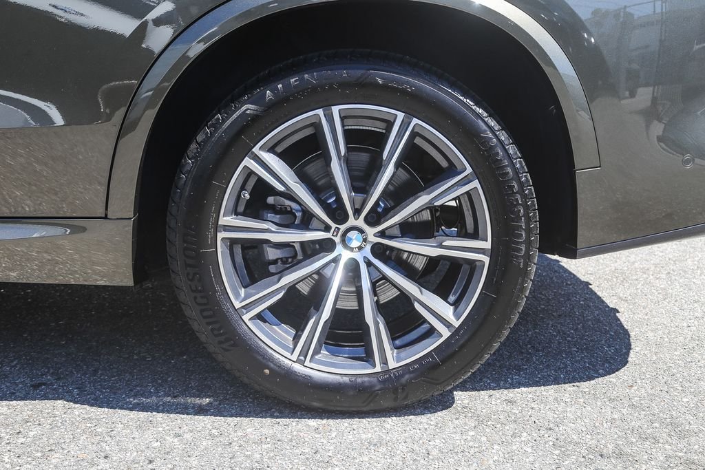 Used 2025 Green Metallic BMW xDrive40i image 8
