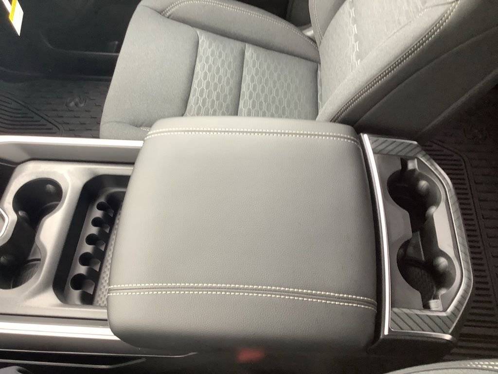 New 2026 Diamond Black Crystal Pearl-Coat Exterior Paint RAM Big Horn/Lone Star image 25
