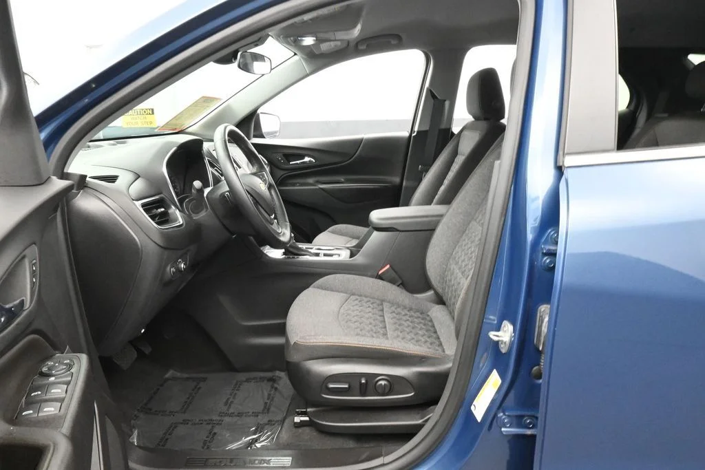 Used 2024 Lakeshore Blue Metallic Chevrolet LT image 10