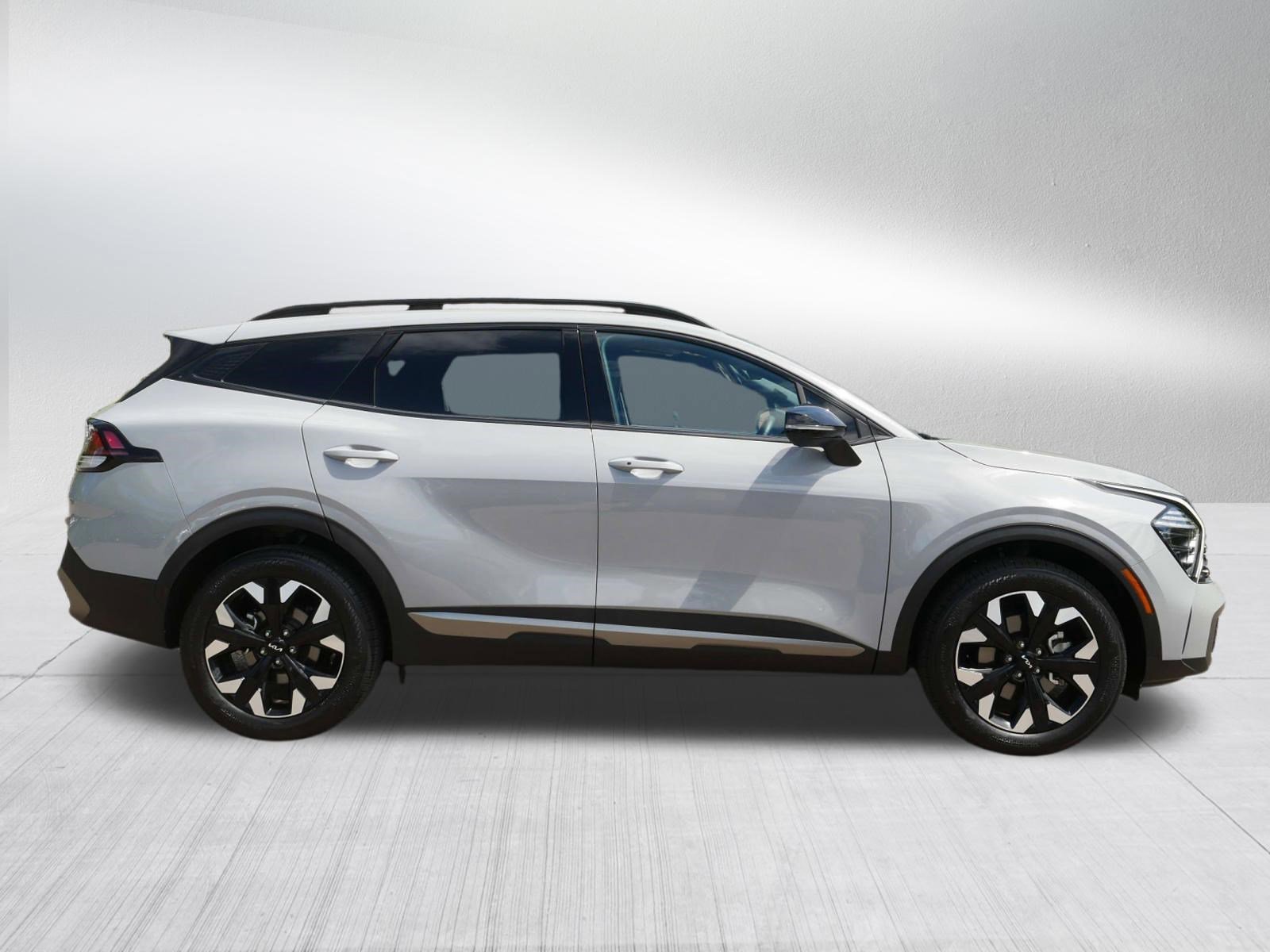 Certified Used 2024 Wolf Gray Kia X-Line image 8