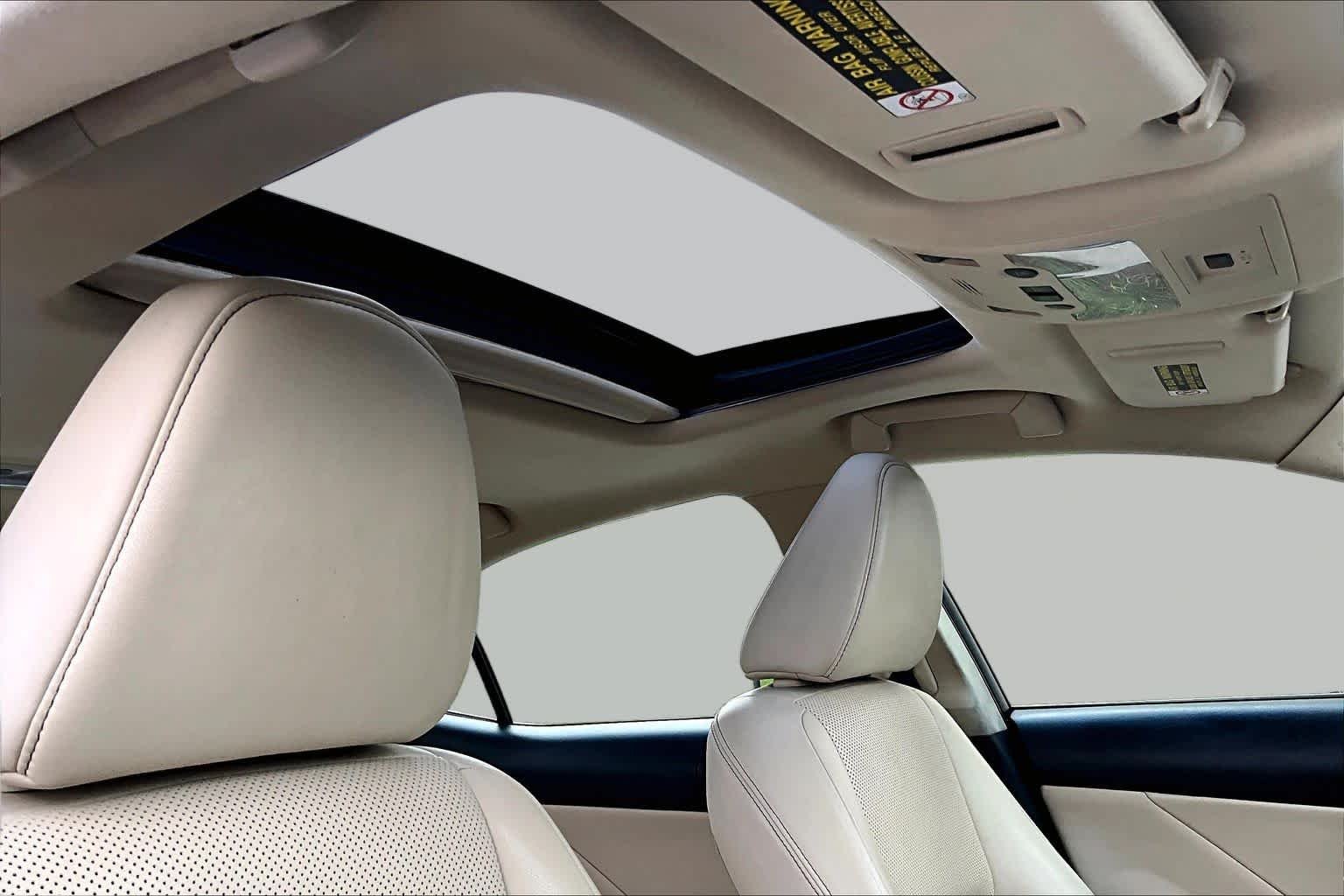 Used 2014 Starfire Pearl Lexus  image 14