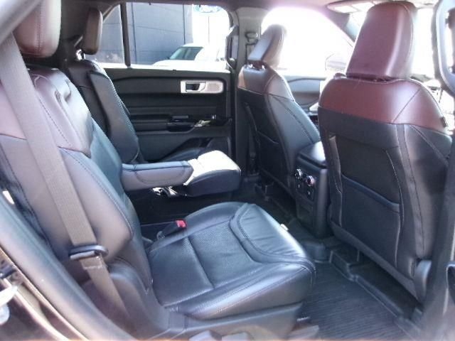 Used 2022 Agate Black Metallic Ford Platinum image 5