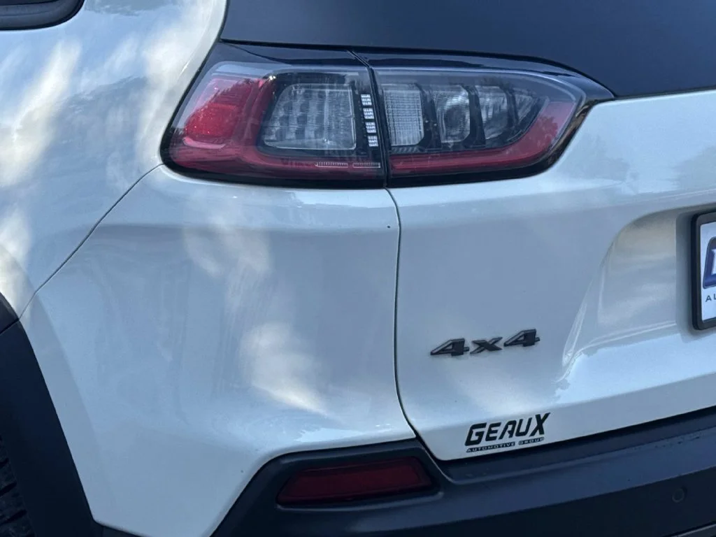 Used 2019 Pearl White Pearlcoat Jeep Trailhawk image 11