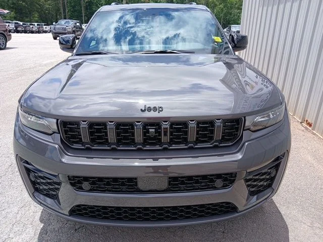 New 2026 Baltic Gray Metallic Clear-Coat Exterior Paint Jeep Limited Reserve image 7