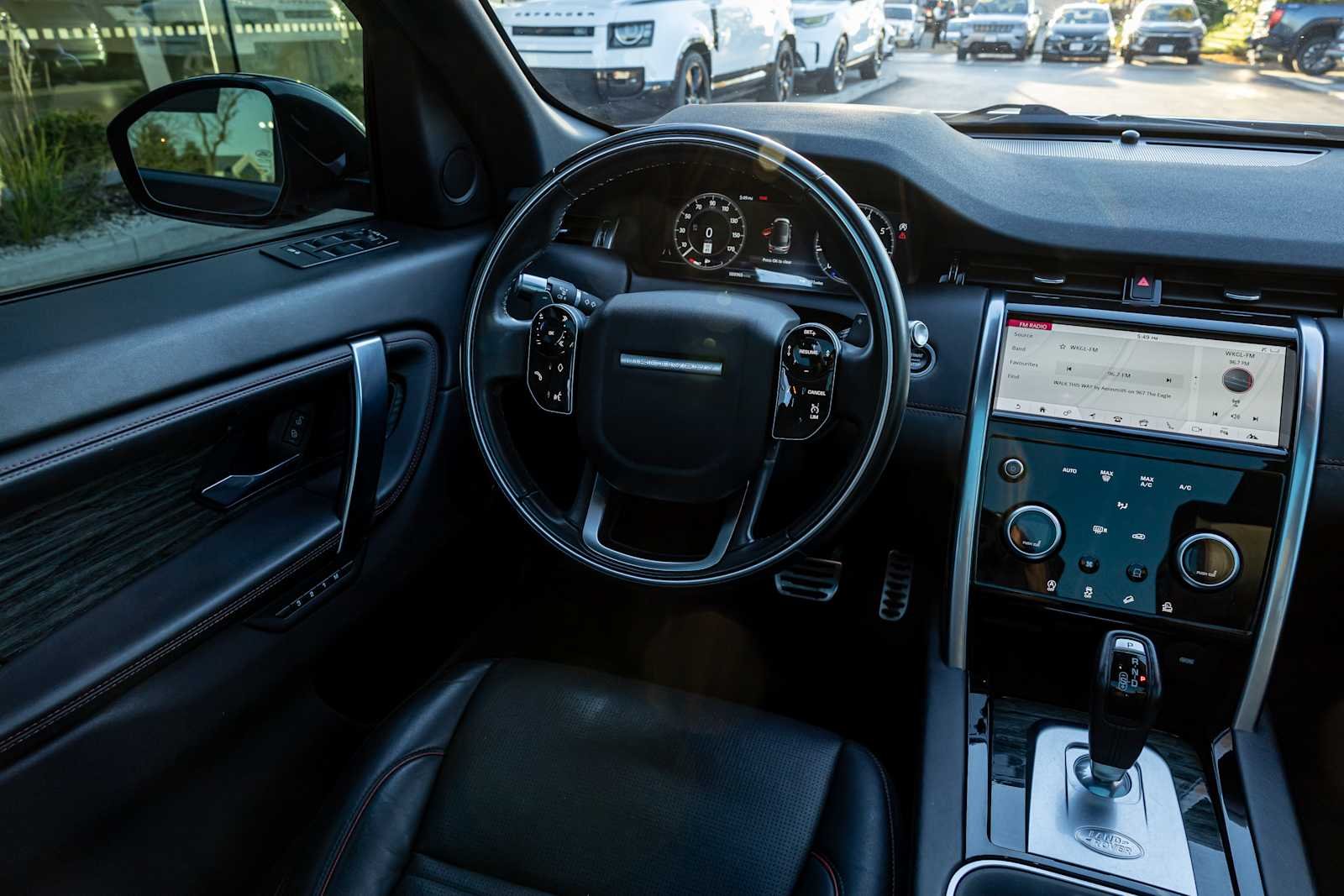 Used 2020 Portofino Blue Metallic Land Rover SE R-Dynamic image 10