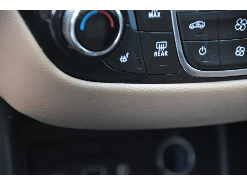 Used 2022 Iridescent Pearl Tricoat Chevrolet Premier image 38