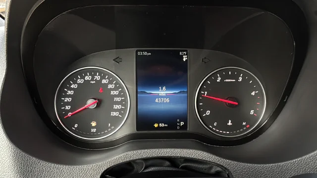 Used 2025  Mercedes-Benz NA image 20