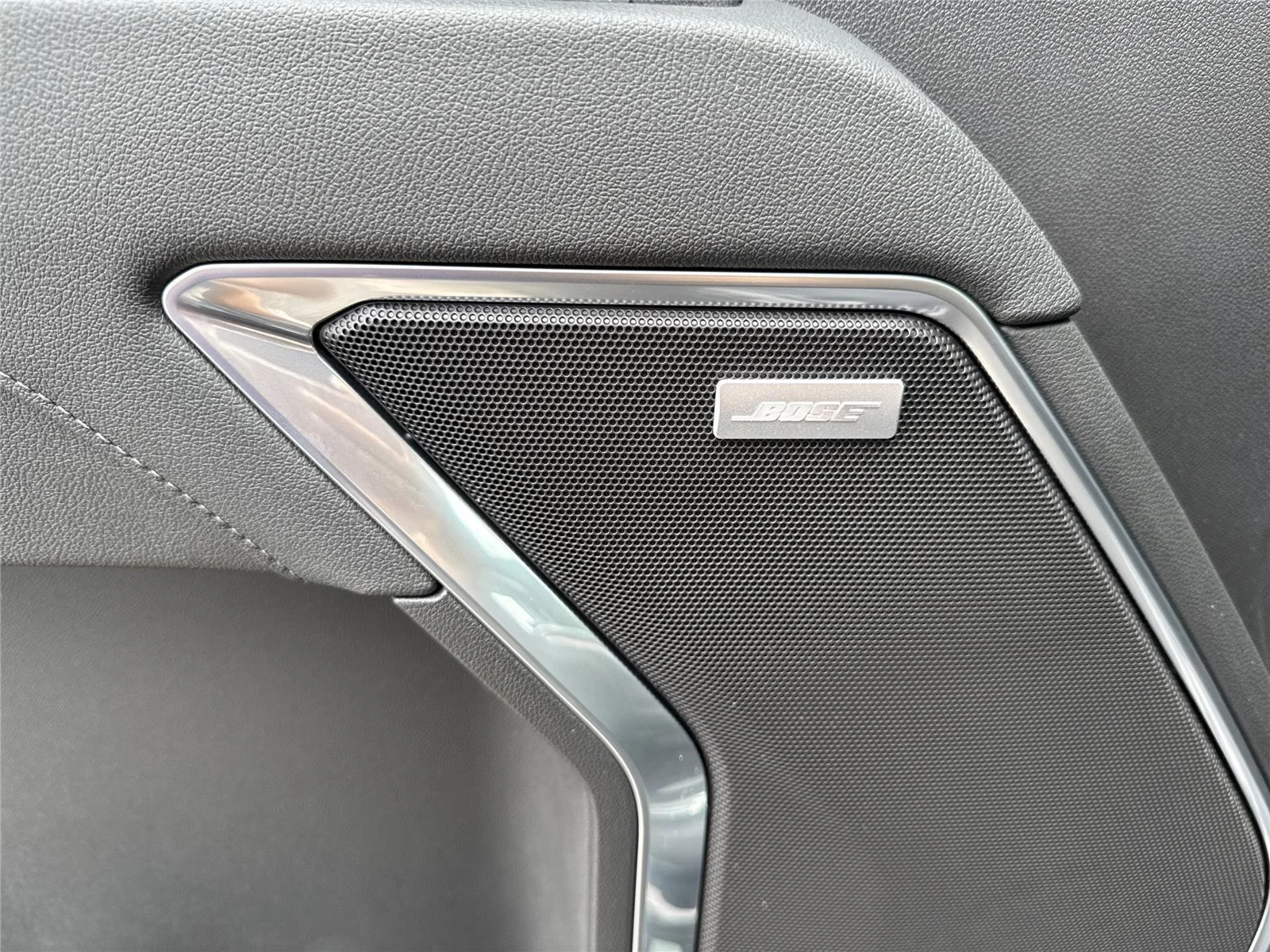 New 2026 Onyx Black GMC Elevation image 29