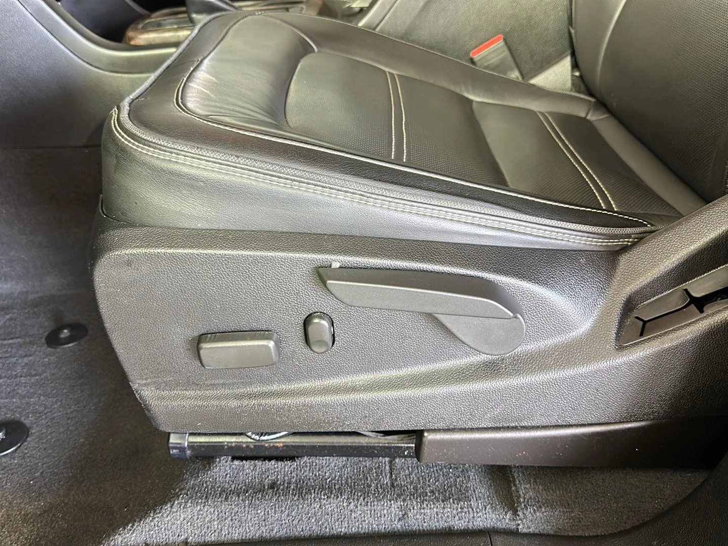 Used 2022 Onyx Black GMC 4WD Denali image 8