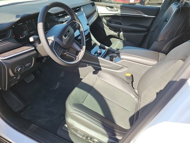 New 2026 Bright White Clearcoat Jeep Laredo Altitude image 17