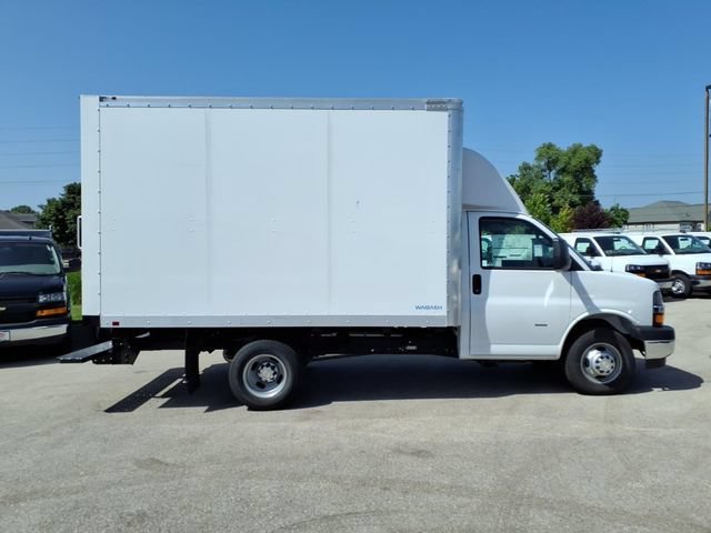 New 2025 Summit White Chevrolet 1WT image 3