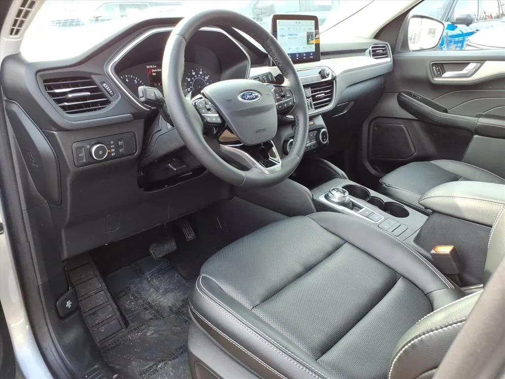 Used 2022 Silver Ford SEL image 12