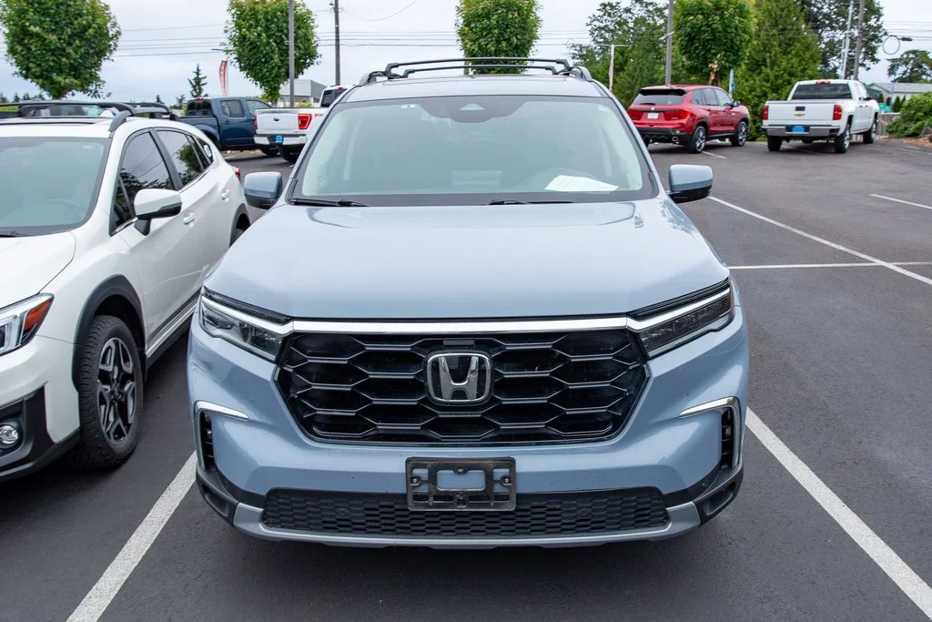 Certified Used 2024 Sonic Gray Pearl Honda Touring image 2