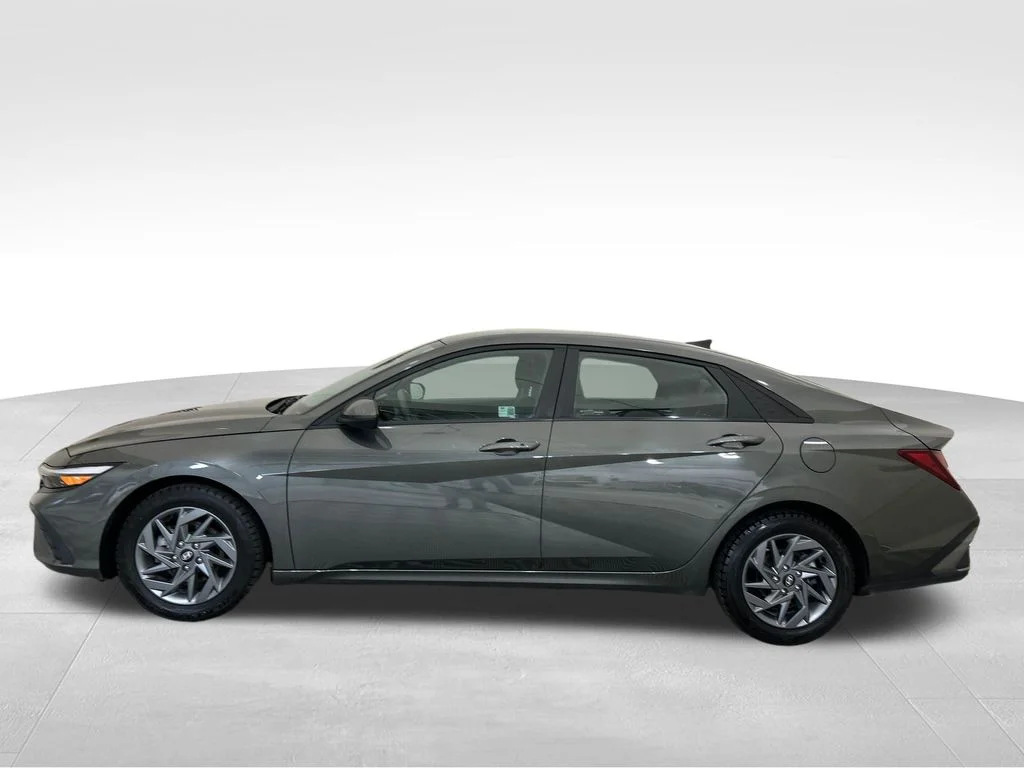Used 2024 Gray Hyundai SEL image 2