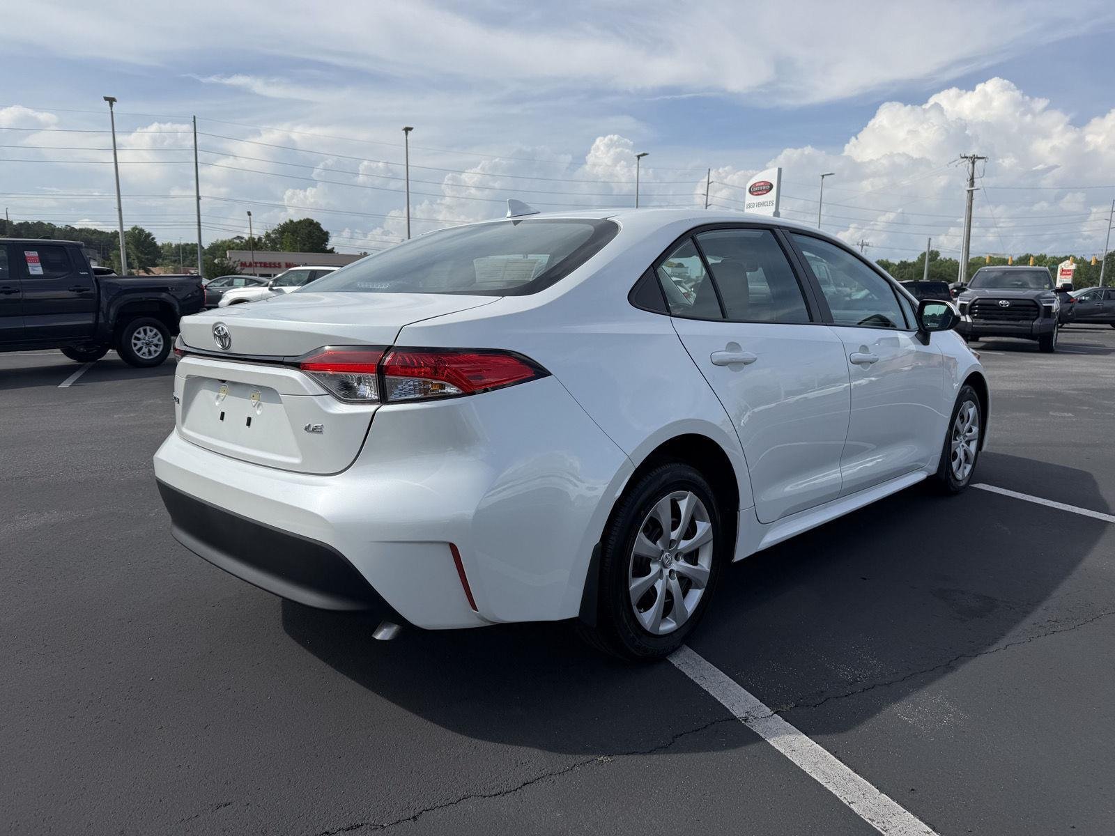 Used 2026 Wind Chill Pearl Toyota LE image 7