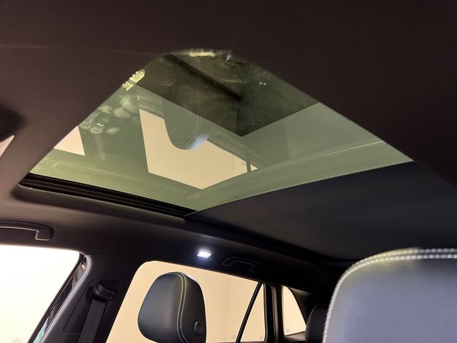 New 2026 Black Volkswagen 2.0T SE w/Technology image 21