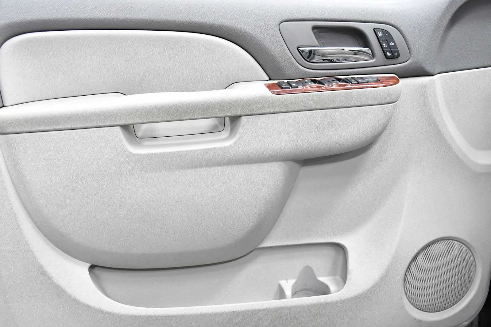 Used 2010 Sheer Silver Metallic Chevrolet LTZ image 12