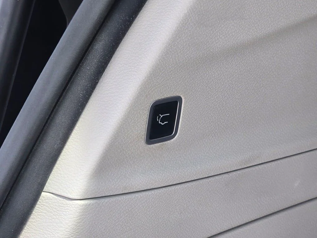 Used 2018 Gray Chrysler Touring Plus image 11