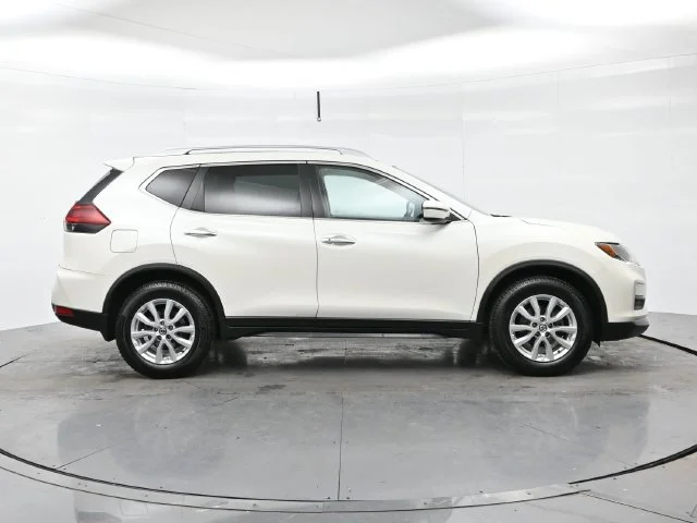Used 2018 Pearl White Nissan SV image 8