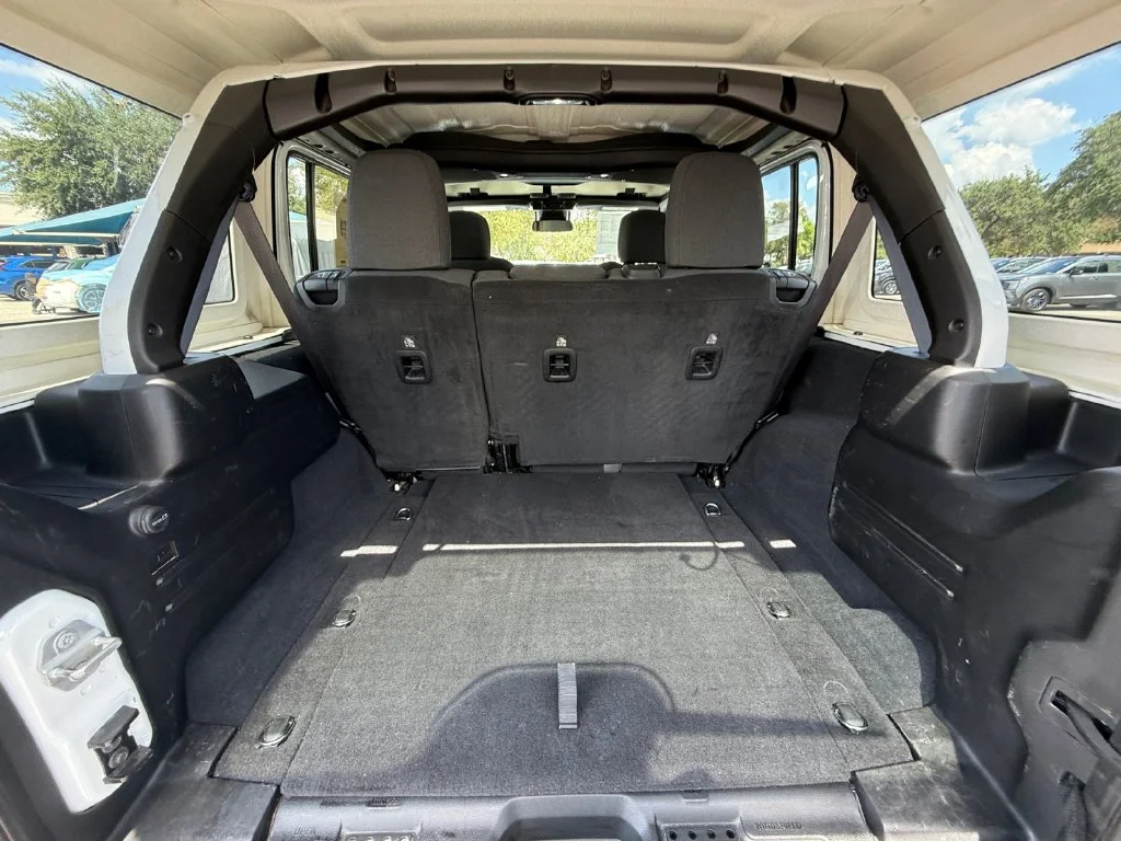 Used 2025 White Jeep Rubicon image 19