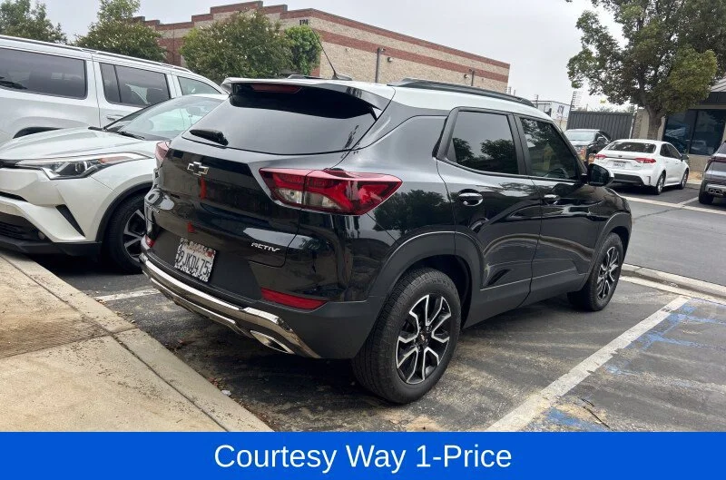 Used 2023 MOSAIC BLACK METALLIC Chevrolet ACTIV image 4