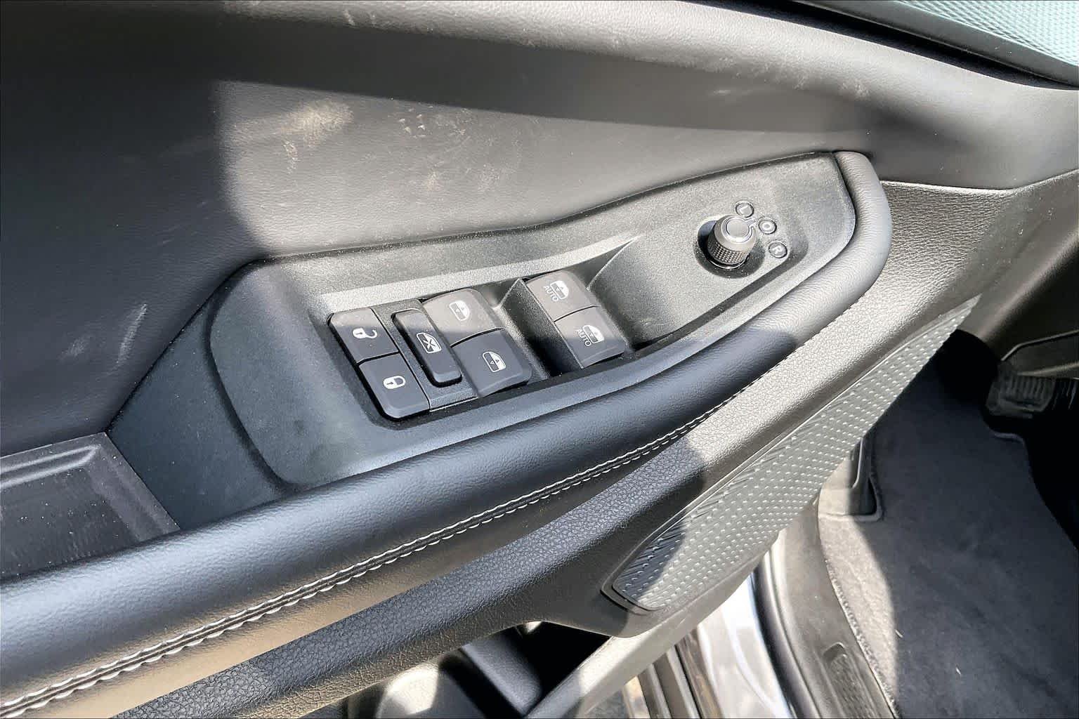 New 2026 Baltic Gray Metallic Clear-Coat Exterior Paint Jeep Laredo X image 18