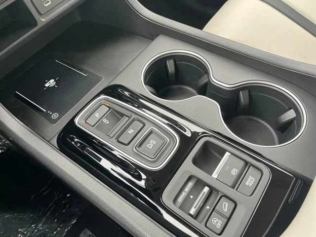 New 2026 Platinum White Honda Touring image 30