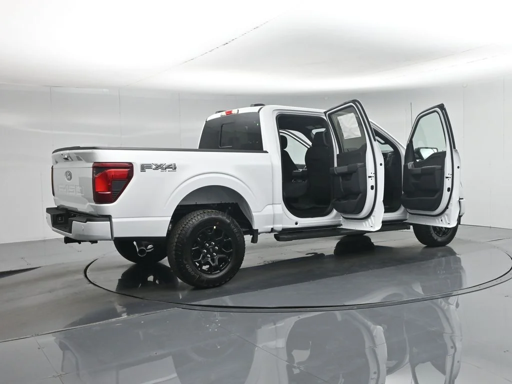 New 2026 Oxford White Ford XLT image 4