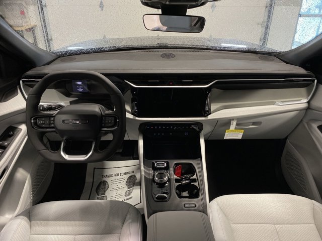 New 2026 Diamond Black Crystal Pearl-Coat Exterior Paint Jeep Laredo image 19