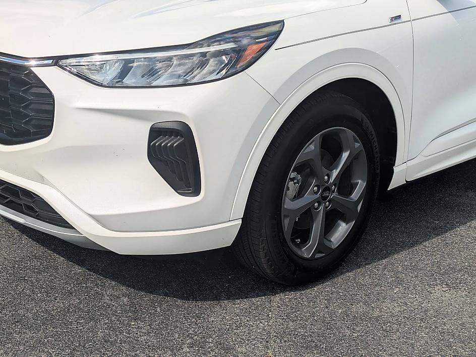 Used 2024 White Metallic Ford ST-Line image 9