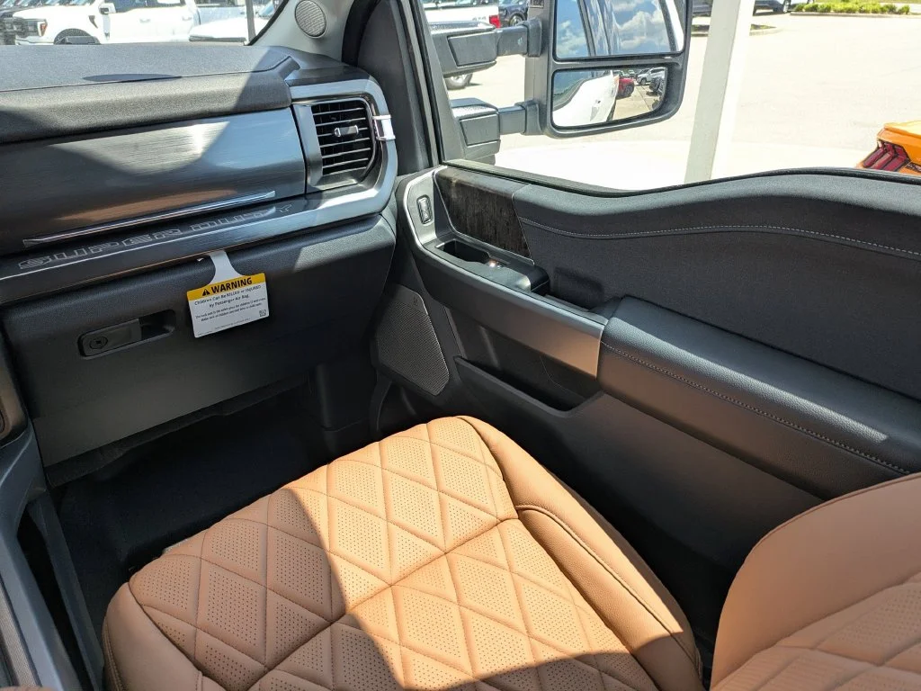 New 2026 Oxford White Ford Lariat image 22