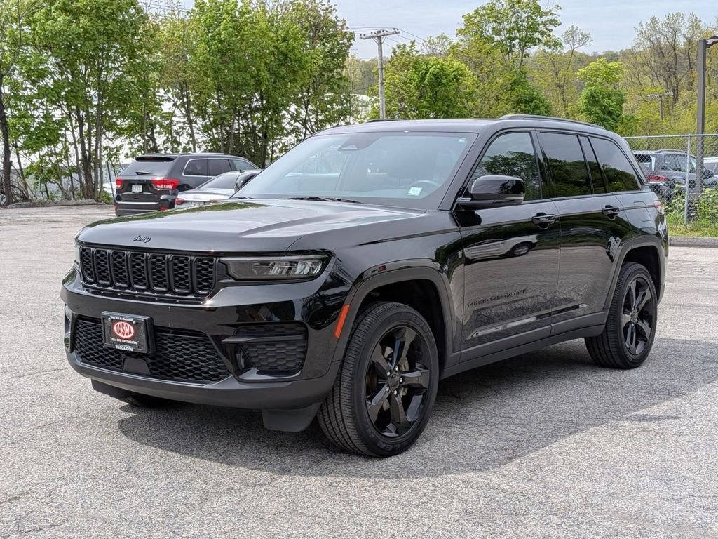 Used 2023 Black Jeep Altitude X image 10