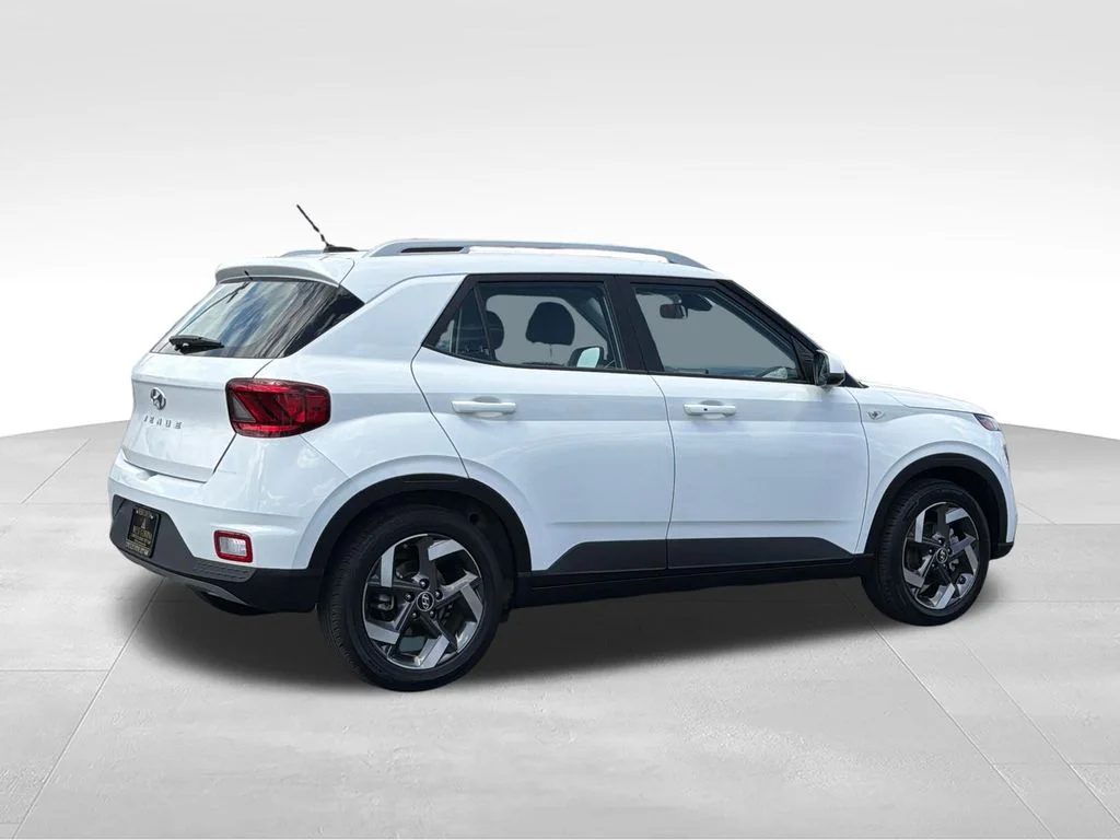 Used 2025 White Hyundai SEL image 7