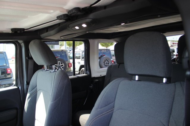 Used 2025 Gray Jeep Sahara image 21