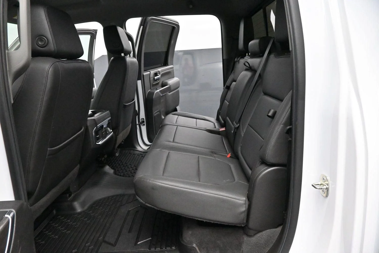 Used 2022 Summit White Chevrolet LTZ image 29