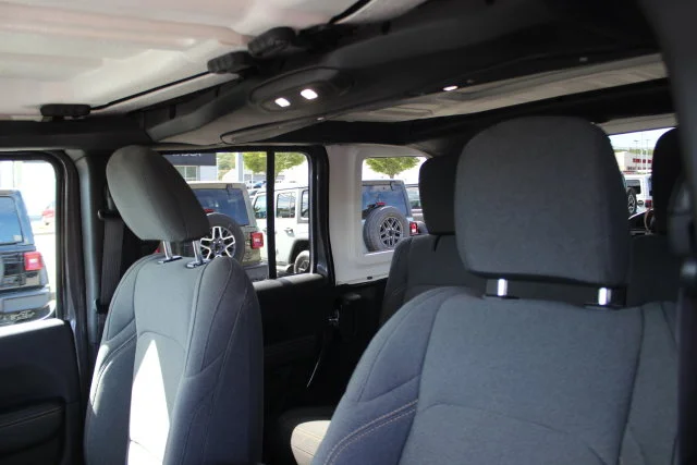 Used 2025 Gray Jeep Sahara image 21