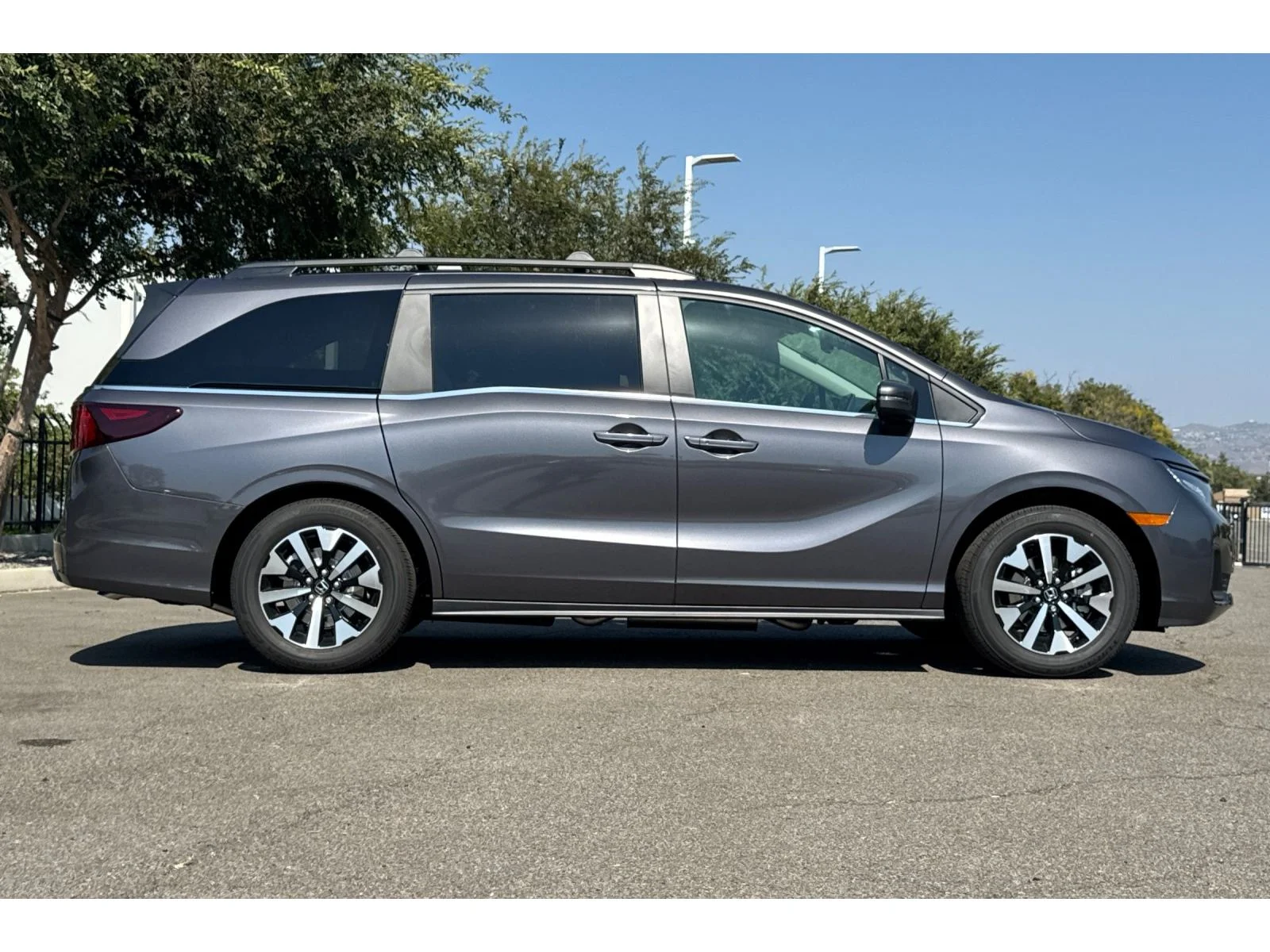 Used 2026 Modern Steel Metallic Honda EX-L image 2