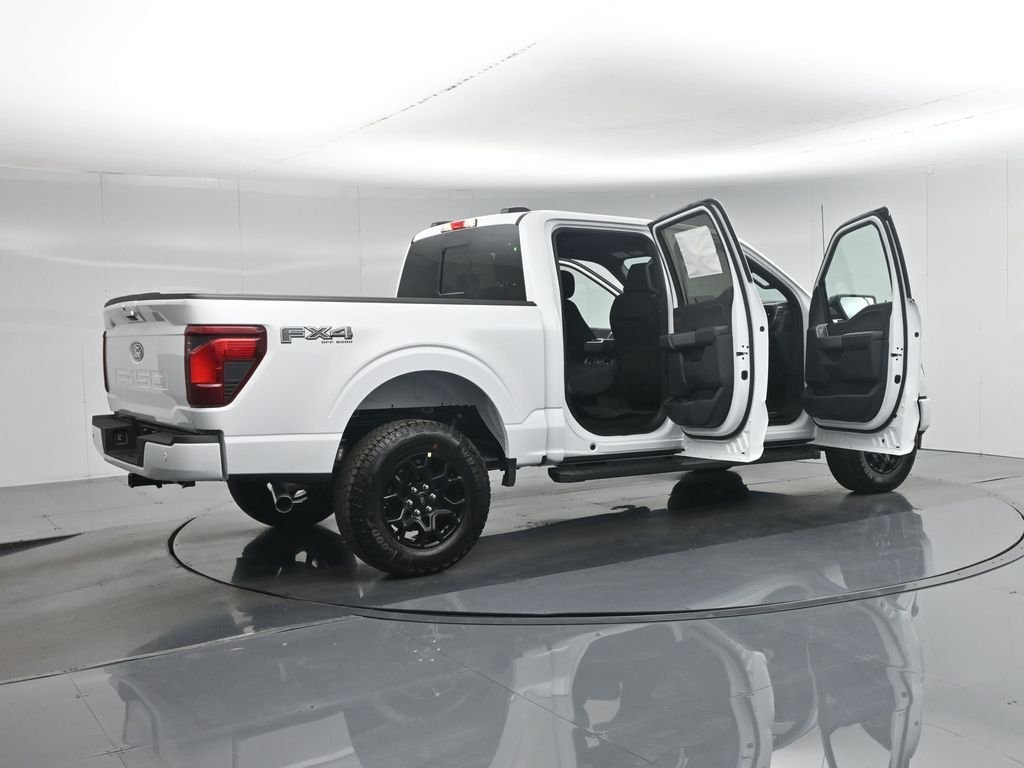 New 2026 Oxford White Ford XLT image 4