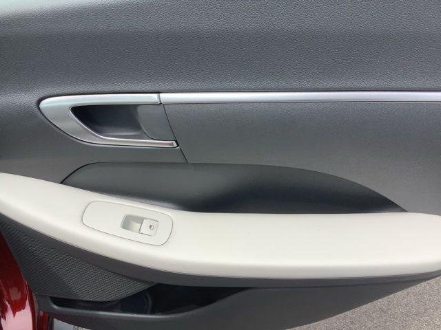 2025 Hyundai Sonata SE - Photo 13