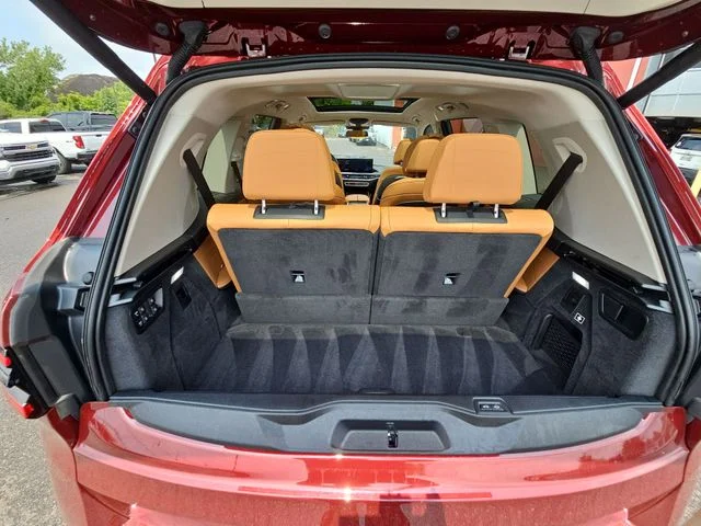 Used 2025 Red BMW xDrive40i image 29