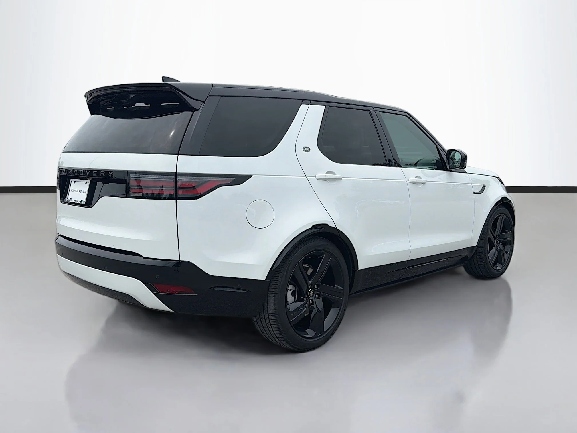 Certified Used 2025 Fuji White Land Rover Dynamic SE image 5