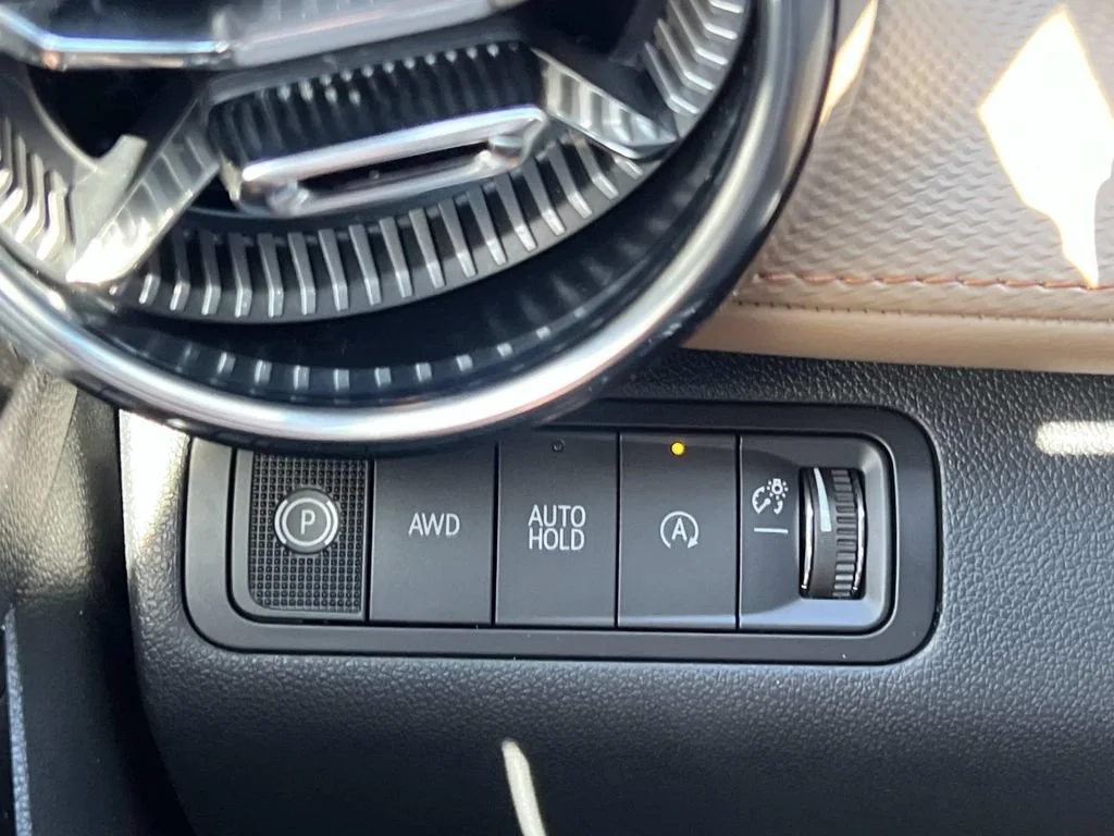 New 2027 Polar White Tricoat Chevrolet ACTIV image 23