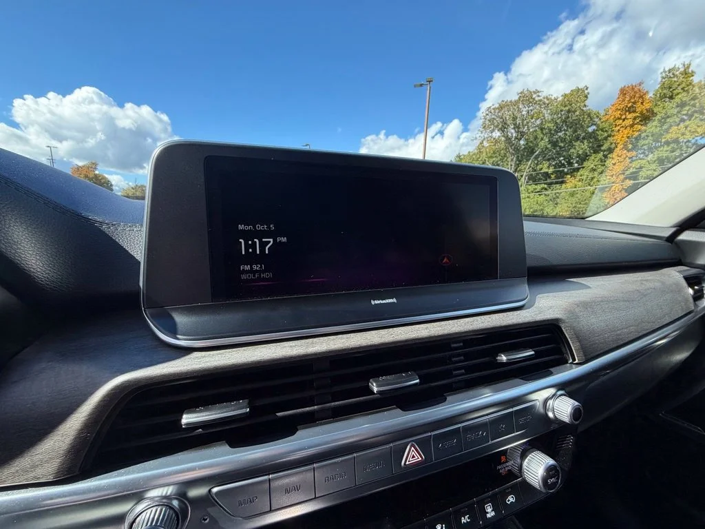 Used 2022 Black Kia EX image 18