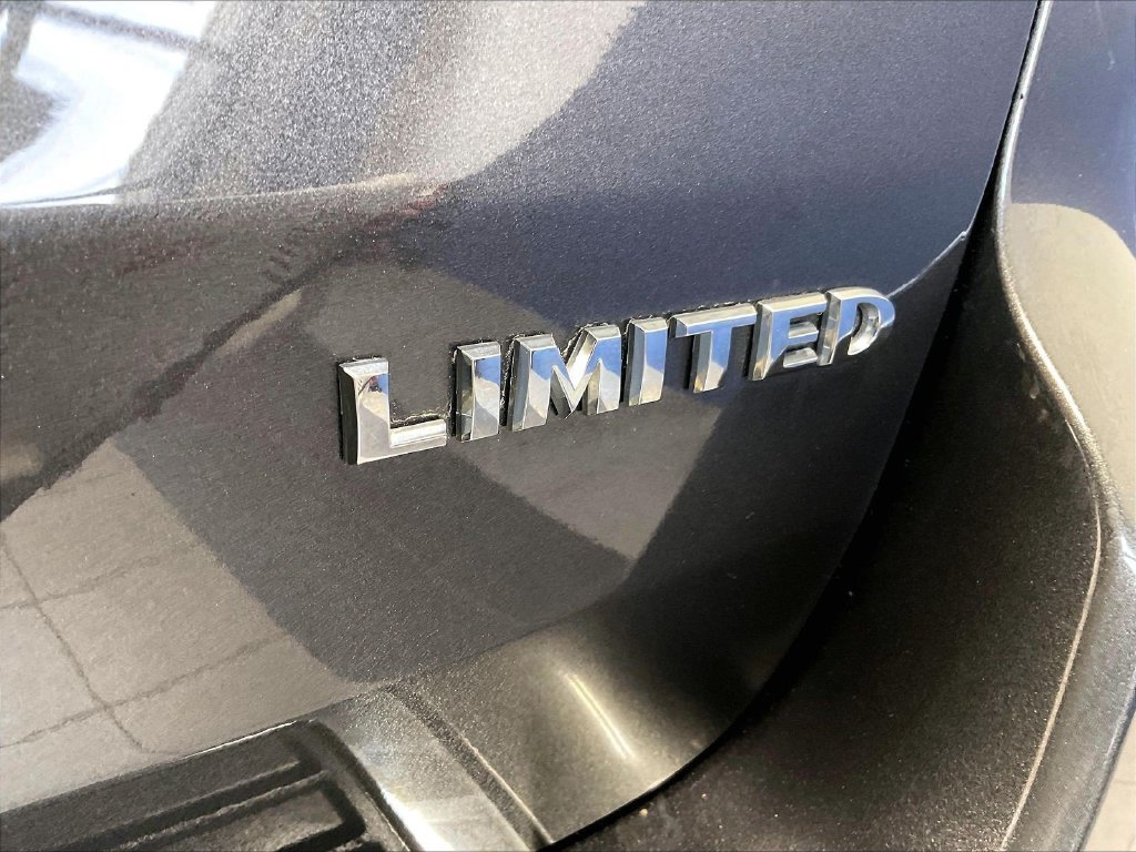 Used 2018 Gray Jeep Limited image 30