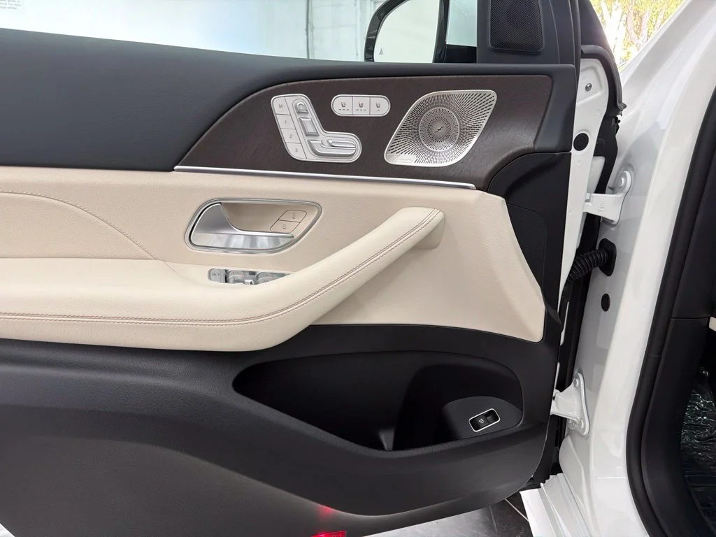 New 2027 White Mercedes-Benz GLS 450 image 14
