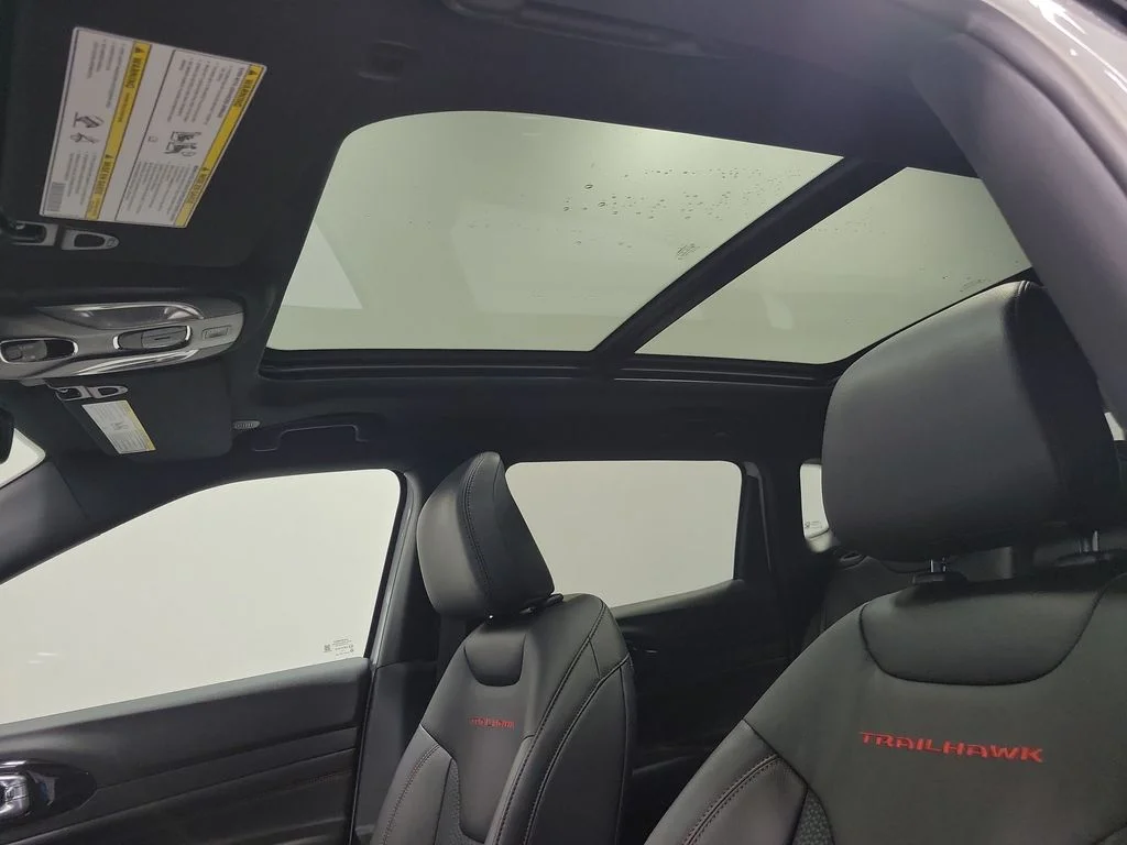 New 2026 Bright White Clear-Coat Exterior Paint Jeep Trailhawk image 11