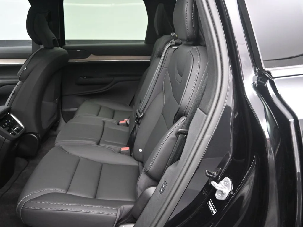 2025 Volvo EX90 Plus - Photo 14