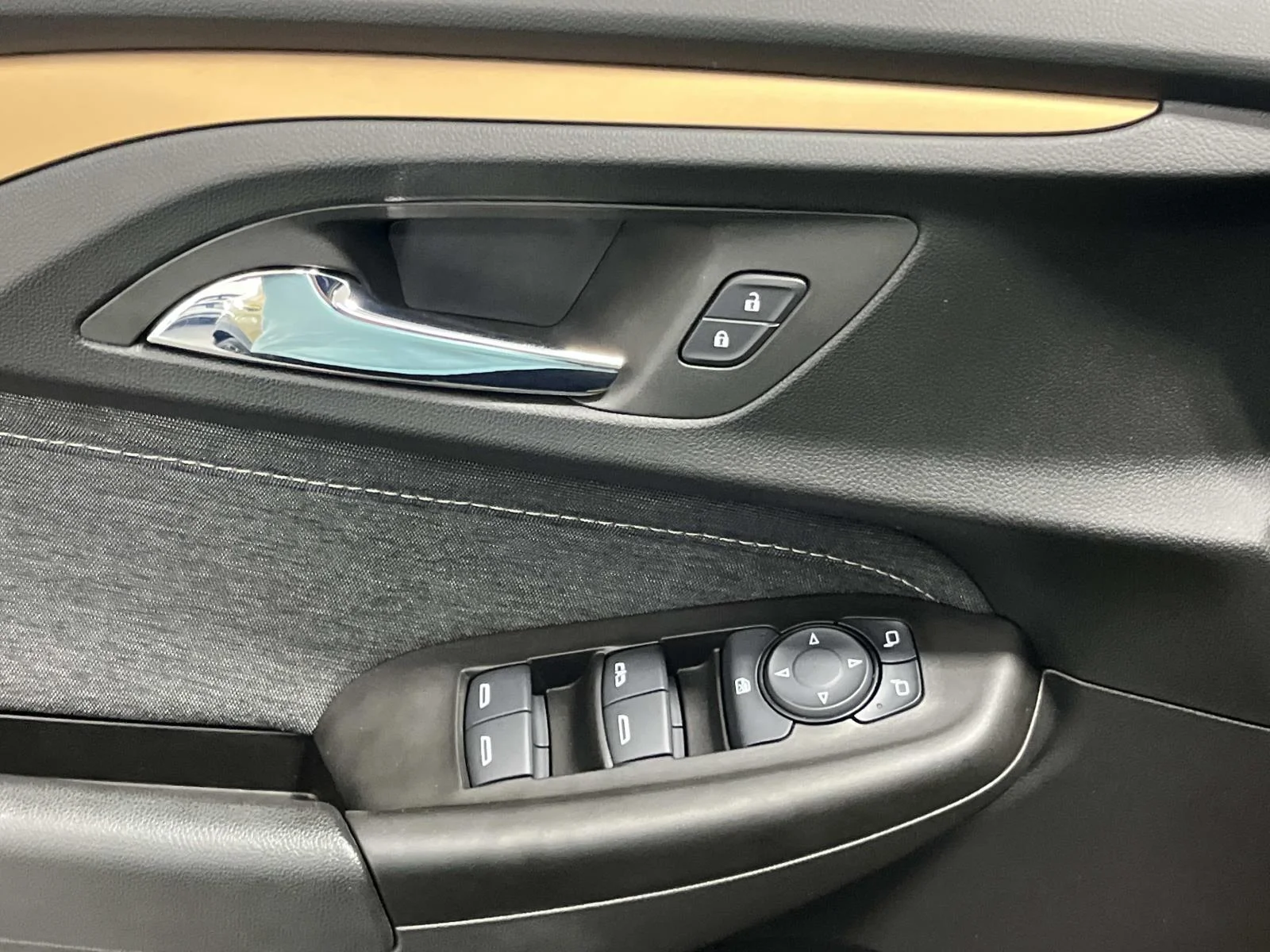 Used 2023 NITRO YELLOW METALLIC Chevrolet ACTIV image 17
