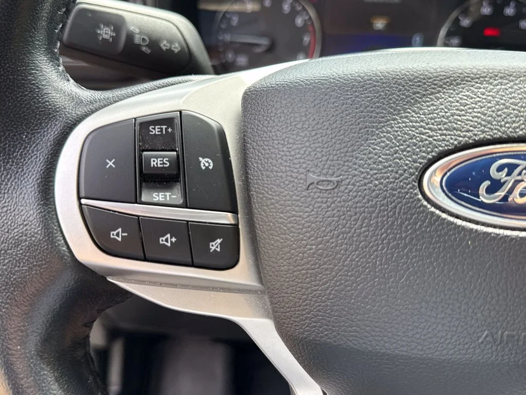 Used 2023 Agate Black Metallic Ford XLT image 23
