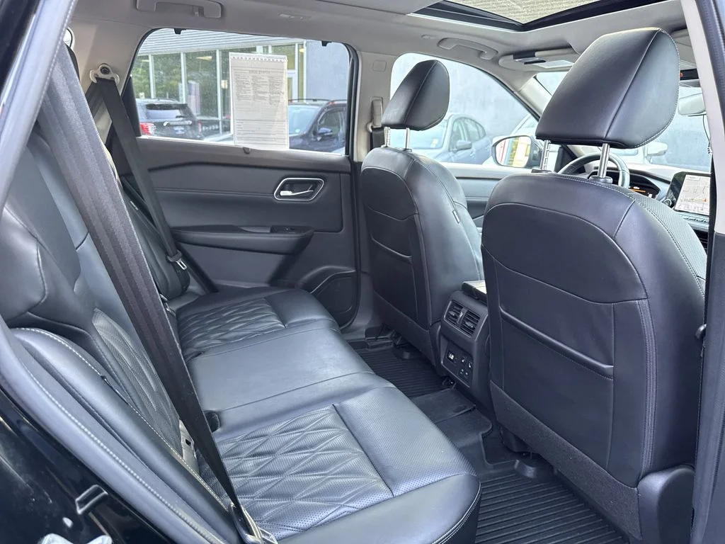 Used 2023 Black Nissan Platinum image 29